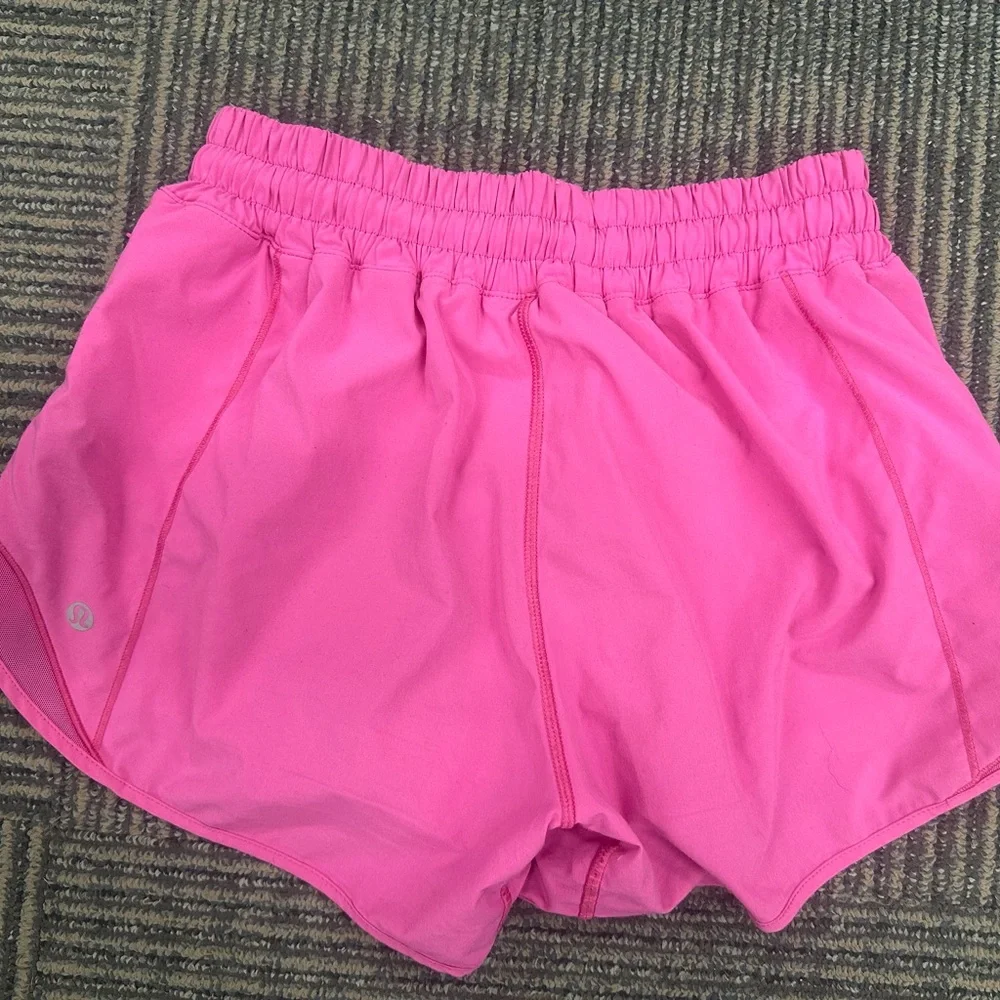 USED Lululemon Athletica Pink Women's Hotty Hot Shorts Sz 6 - Picture 2 of 4